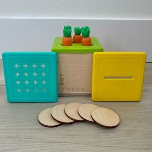 Lovevery Wooden Coin/Carrot Bank Set